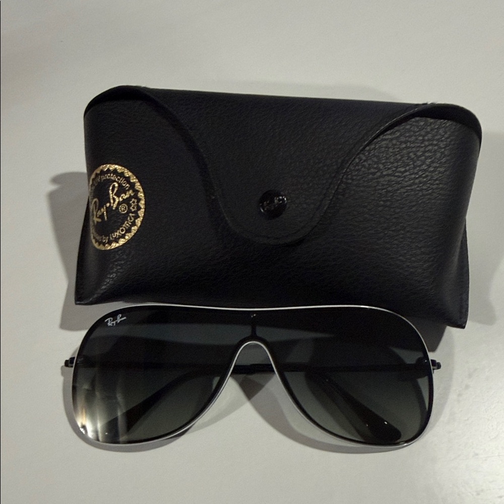 Ray-Ban Black Aviator Shades with Case - Picture 3 of 11